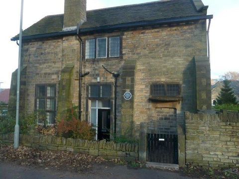 Huddersfield, WEST YORKSHIRE - Old Clergy House, Almondbury